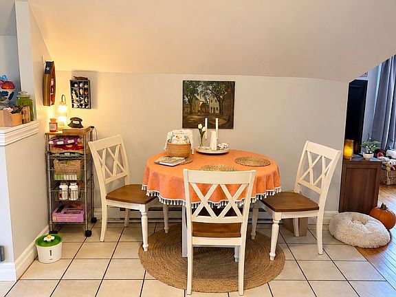 5th image of 30 Somerset St APT 3