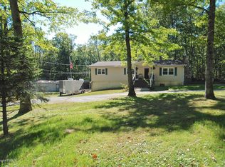 122 Bruce Ln, Wind Gap, PA 18091