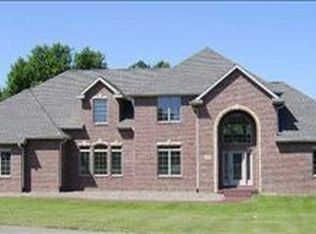 17319 Ballymore Ln, Dubuque, IA 52001