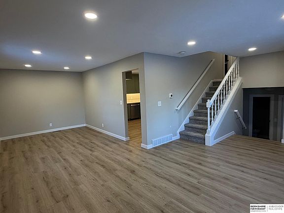3rd image of 702 Sherman Dr