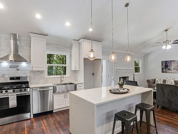 2nd image of 559 Shannon Dr