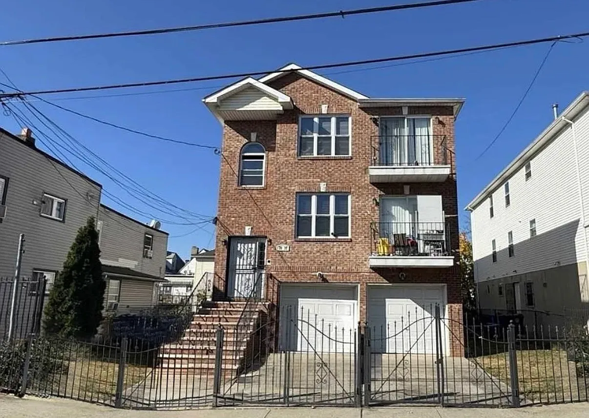 3 bed, $2,850 — Photo 1