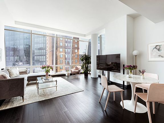 3rd image of 157 W 57th St APT 39E