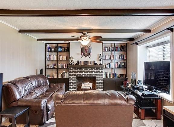 4th image of 848 E Lexington Ave
