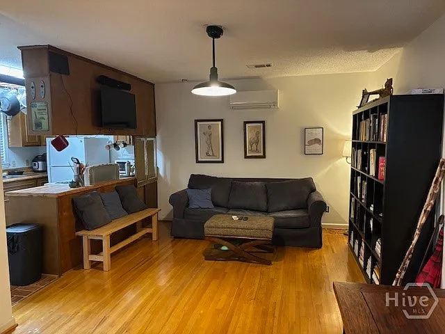 1 bed, 1.0 bath, $2,000 — Photo 4