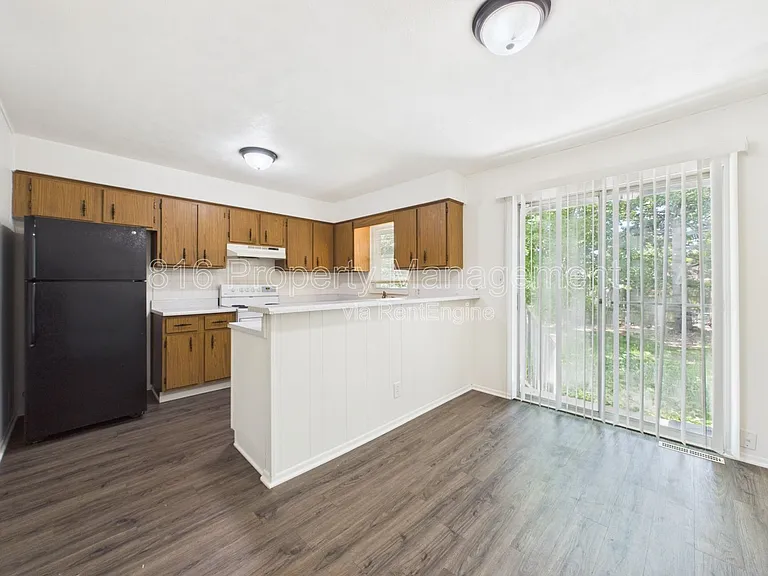 2835 S Tepee Ave — Photo 4
