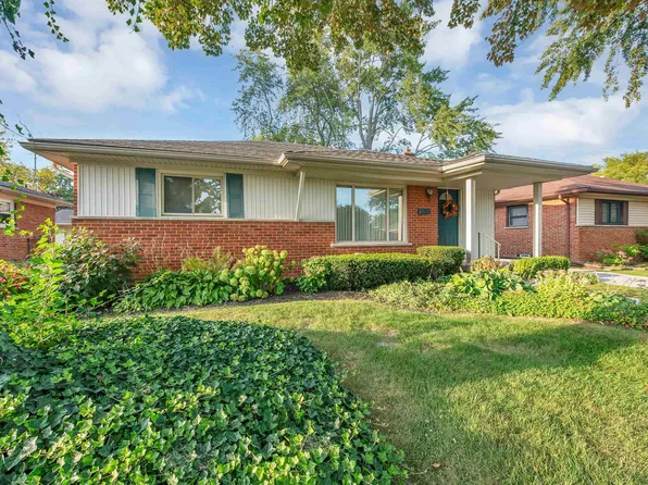 21117 Erben St, Saint Clair Shores, MI 48081