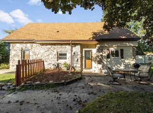 2012 Sunkist Ave, Waukesha, WI 53188