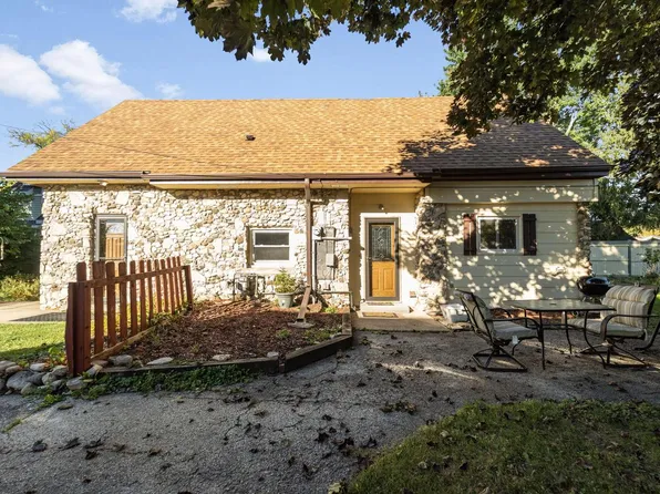 2012 Sunkist AVENUE, Waukesha, WI 53188