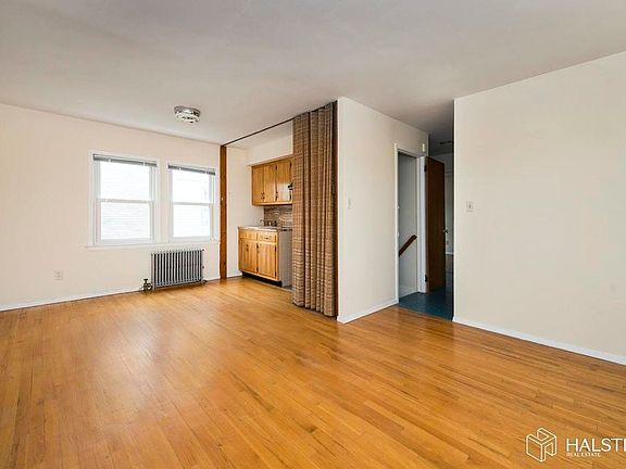 3rd image of 11912 227th St