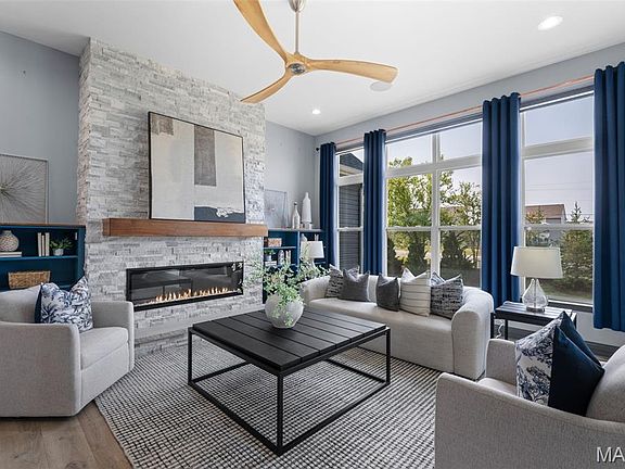 3rd image of 215 Wyndemere Ln