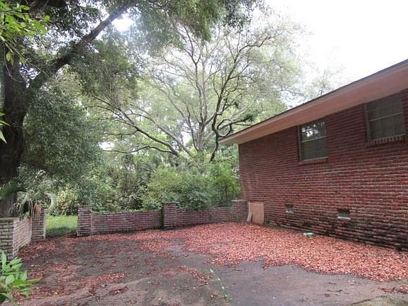 5th image of 6011 Syracuse Ct