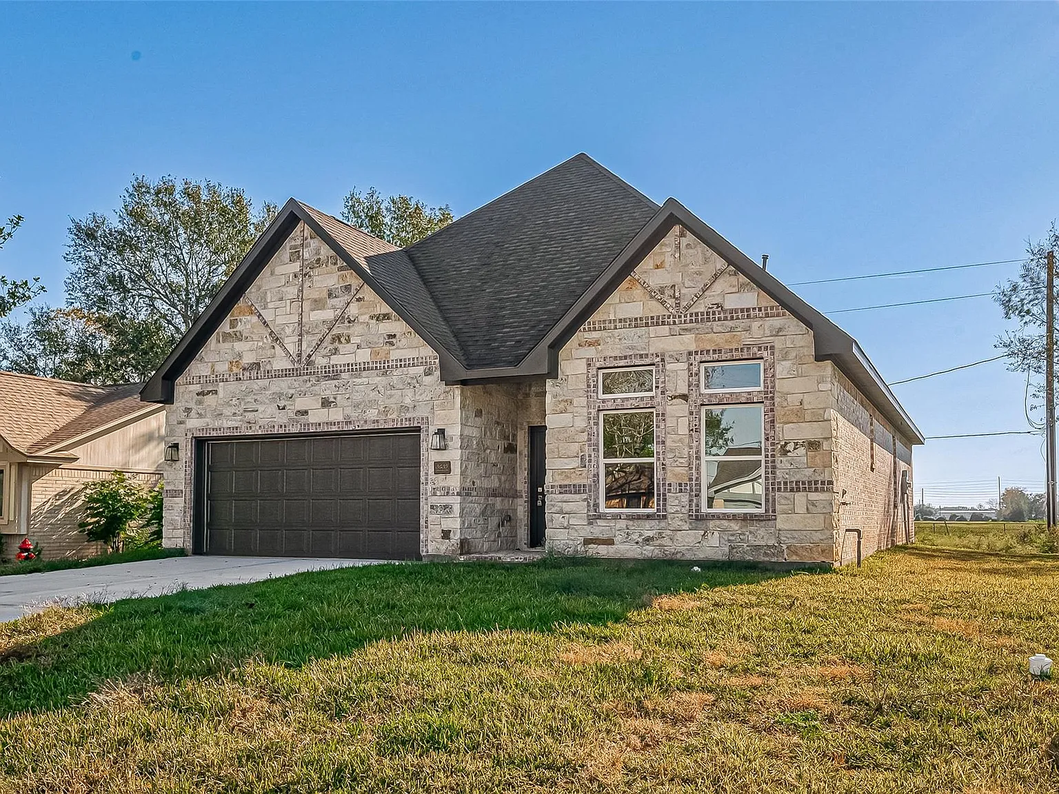 3 bed, 2.0 bath, 1648 sqft, $2,300 — Photo 4
