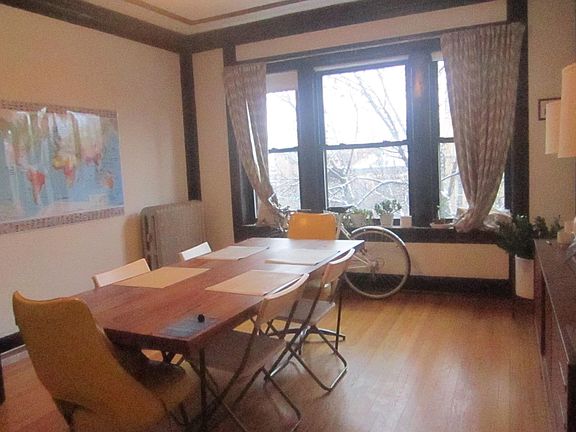 4th image of 900 N Oakley Blvd Unit 2