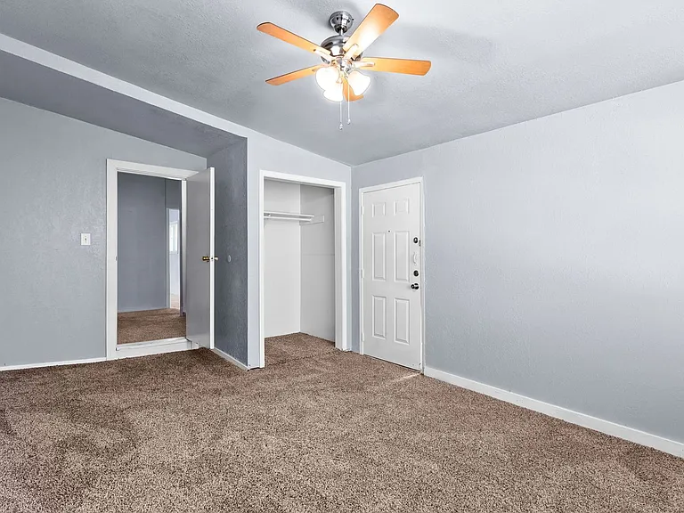 2709 Hillside Dr — Photo 8