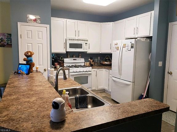 2nd image of 978 Tradewinds Cv Unit A