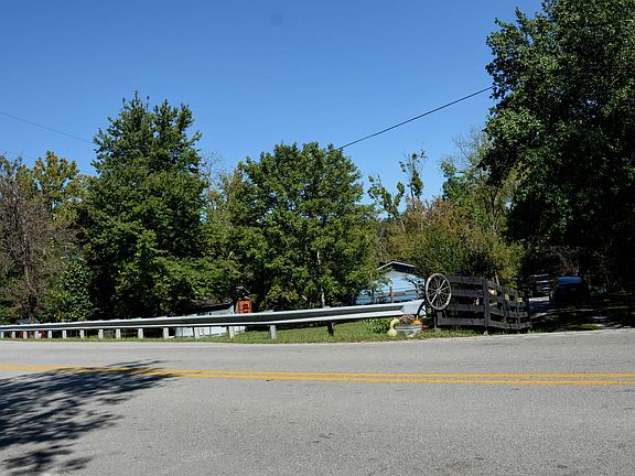 3rd image of 6590 Ironworks Rd