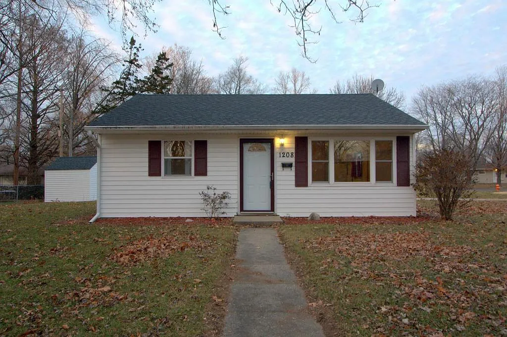1208 E Delaware Ave photo 1