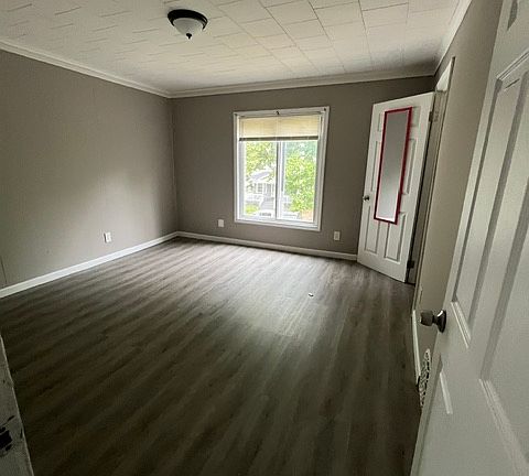 3rd image of 151 Kenwood Ave