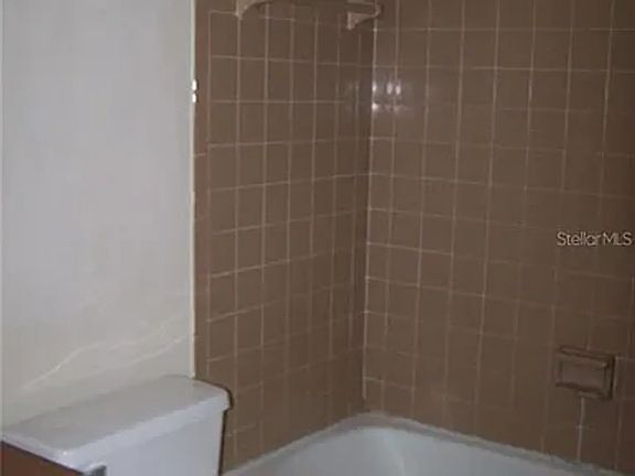 5th image of 321 E Poinsettia St