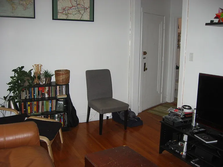 1832 W Berteau Ave #1 — Photo 7