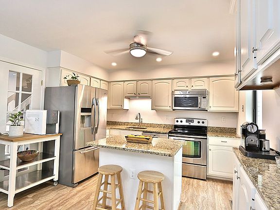 5th image of 6617 Westbury Oaks Ct