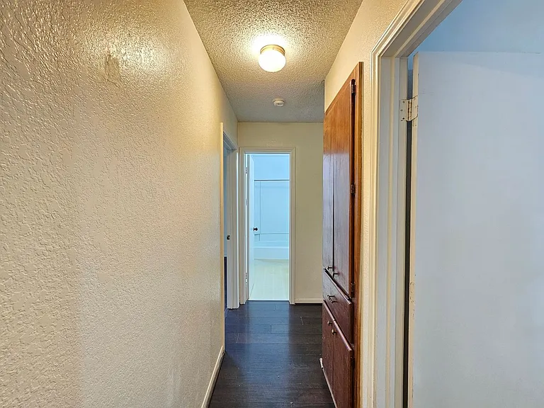 111 Bridle Dr — Photo 9