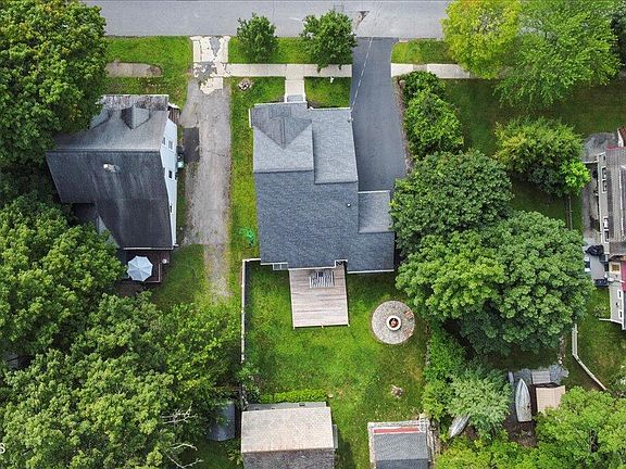 3rd image of 233 Maple Avenue