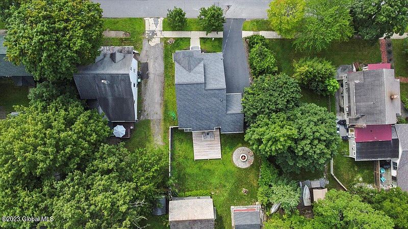3rd image of 233 Maple Avenue