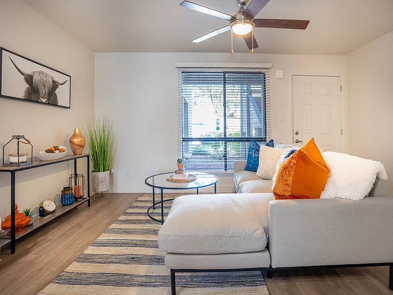 Riverside Apartments — Photo 8