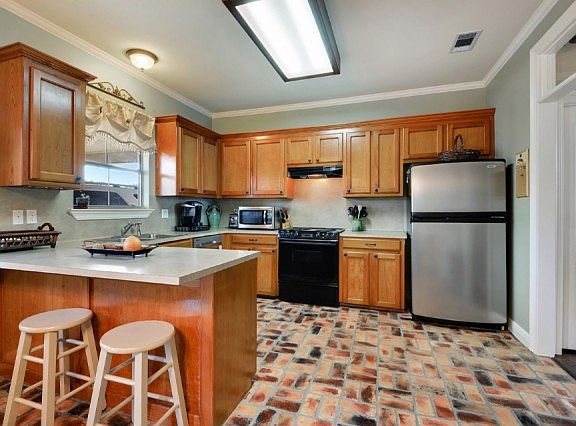 5th image of 6692 Windwood Dr