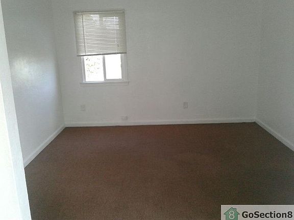 4th image of 12120 S Figueroa St