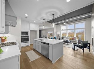 2111 SW Hook Farm Dr, Lees Summit, MO 64082