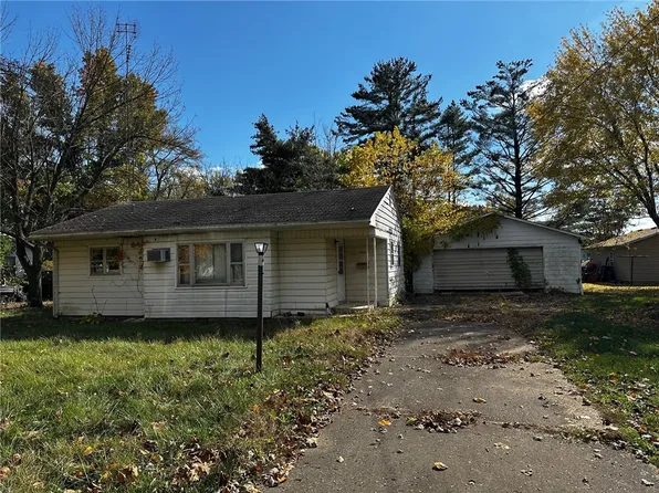 2004 Cleveland Ave, Charleston, IL 61920