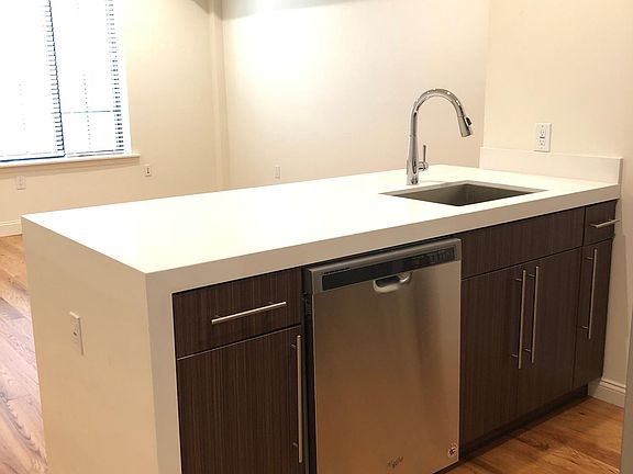 3rd image of 34 Maiden Ln APT 4