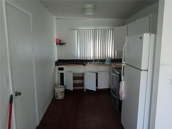 5th image of 571 Rembrandt St SE