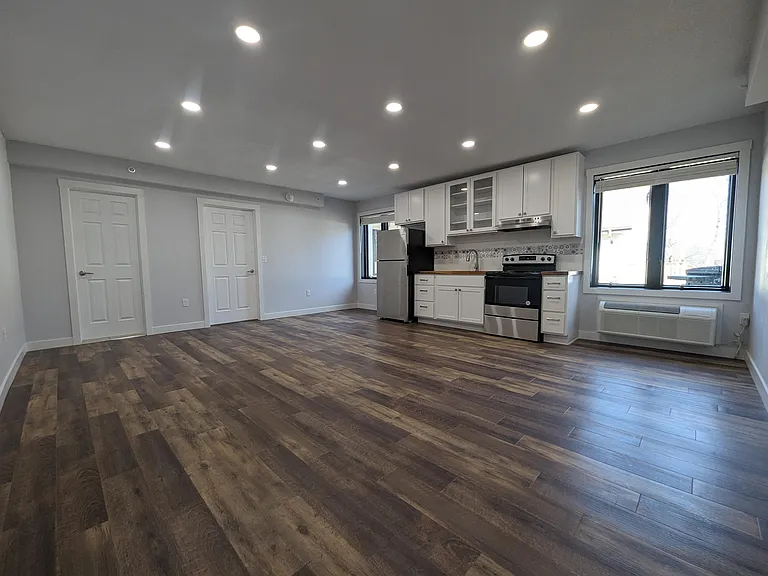 413 Jefferson St — Photo 5