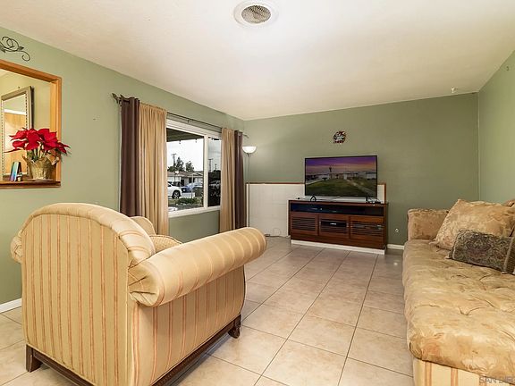 3rd image of 370 Jade Dr