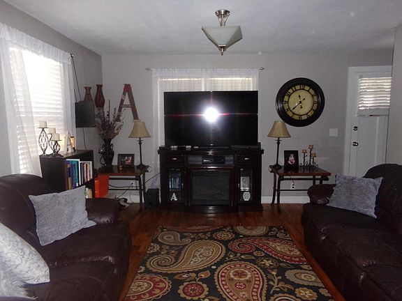 3rd image of 669 N Benton Ave