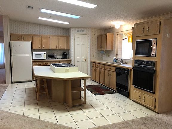 3rd image of 11390 NW 112th Ter