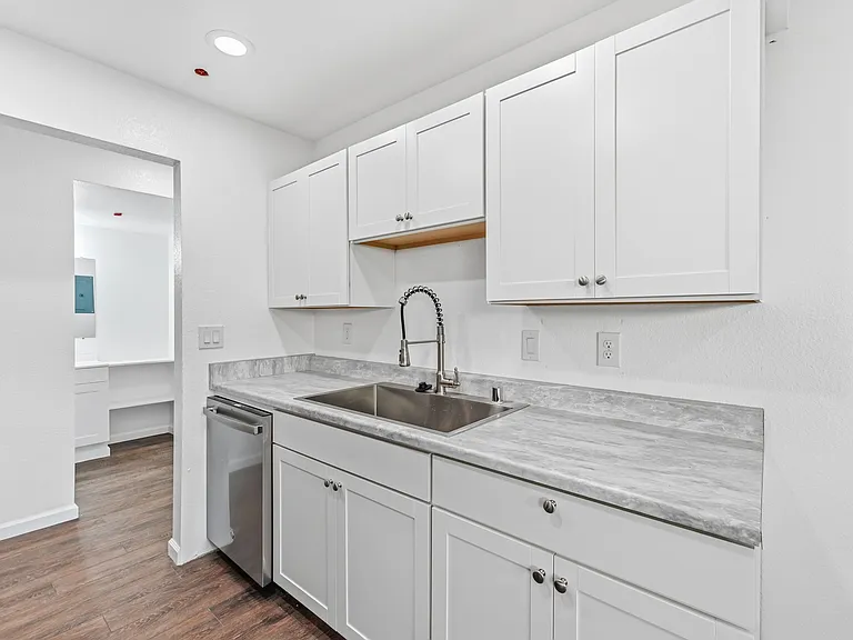 Oakbrook Apartments — Photo 11