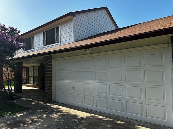 2nd image of 2821 Emerson Ln