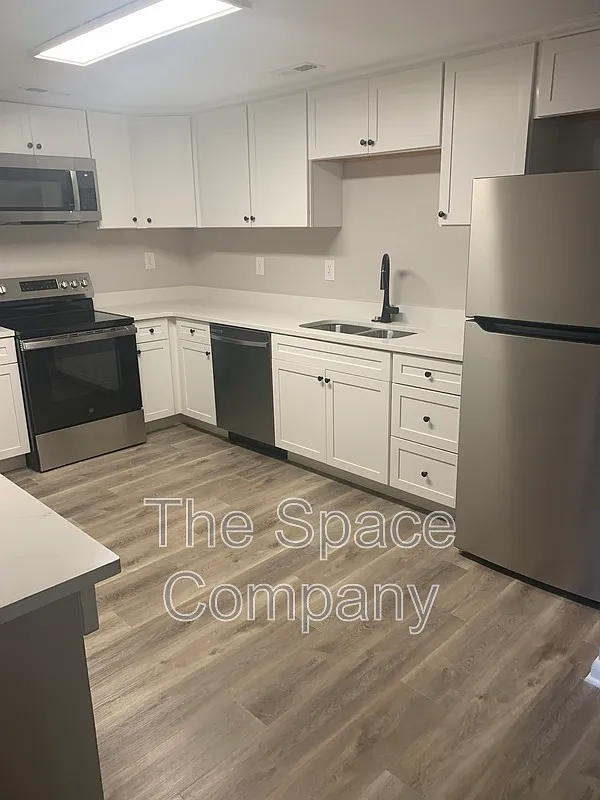 3 bed, 2.0 bath, $2,600 — Photo 2