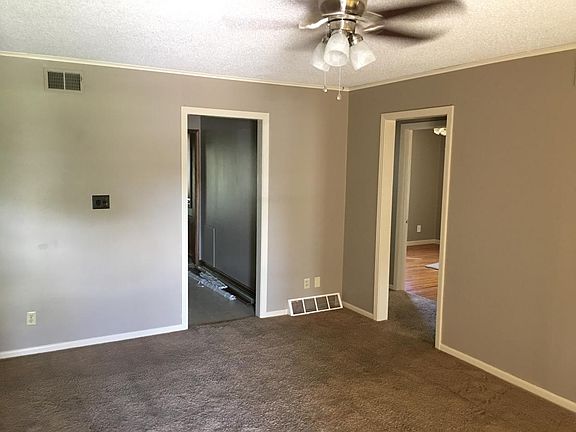 3rd image of 3058 S Millwood Ave