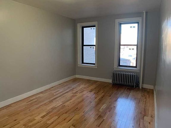 5th image of 377 Montgomery St APT D14