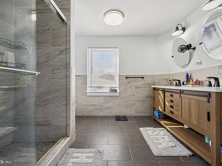 14 Maple St — Photo 23