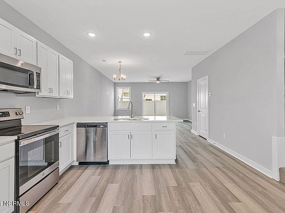 5th image of 322 Starfish Ln