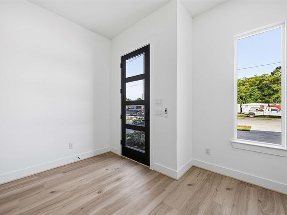 4th image of 9106 Coffee St #A-b