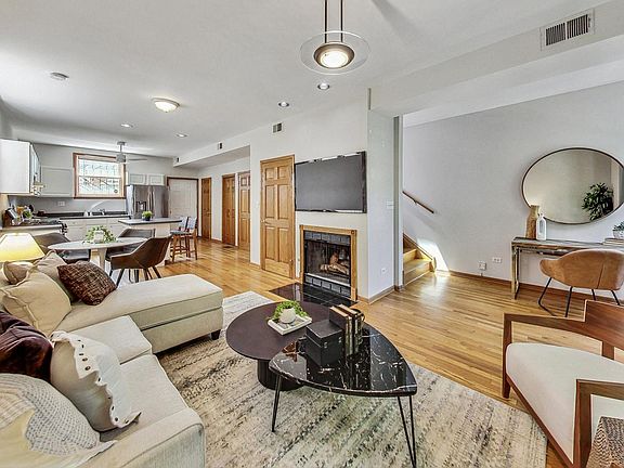 4th image of 1637 W Beach Ave #2