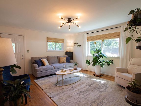 5th image of 2104 Larkspur Ln